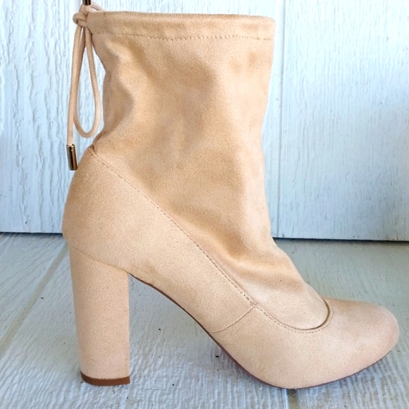 Beige Women's Chunk Heel Boots Size 8 Suede - Picture 2 of 7
